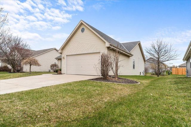 1572 Falcon DRIVE, Hartford, WI 53027