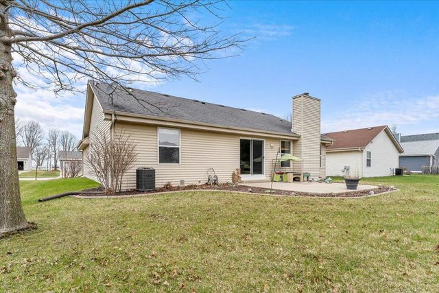 1572 Falcon DRIVE, Hartford, WI 53027