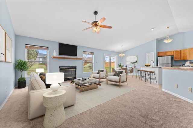 1572 Falcon DRIVE, Hartford, WI 53027