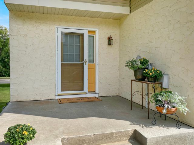 376 Brickyard Drive, Chaska, MN 55318