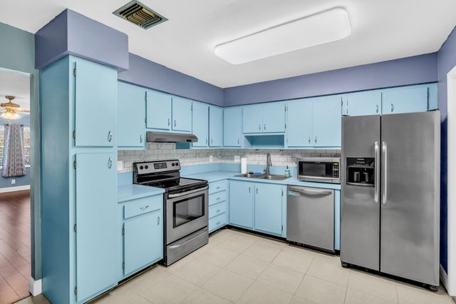 3958 CHAPEL Street, Palm Beach Gardens, FL 33403