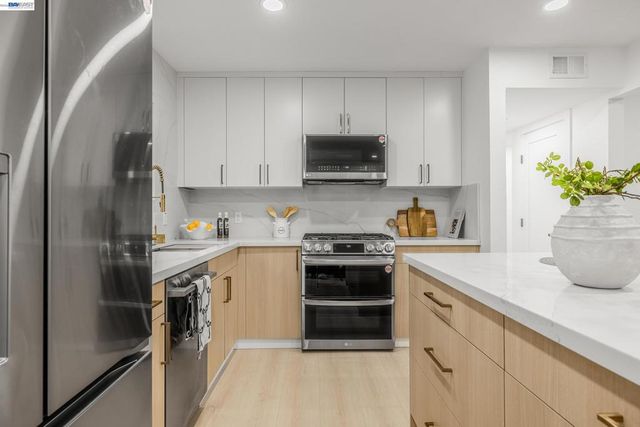 1528 Saratoga Dr, Milpitas, CA 95035