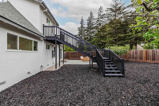 1528 Saratoga Dr, Milpitas, CA 95035