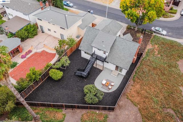 1528 Saratoga Dr, Milpitas, CA 95035