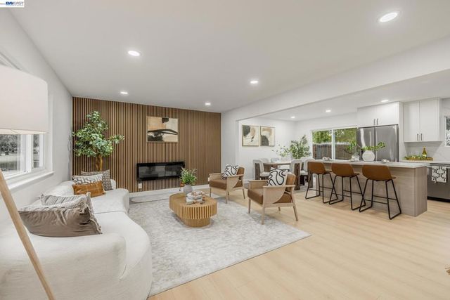 1528 Saratoga Dr, Milpitas, CA 95035
