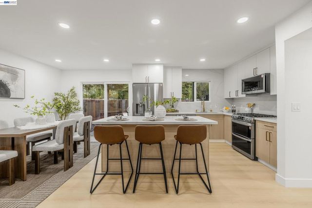 1528 Saratoga Dr, Milpitas, CA 95035