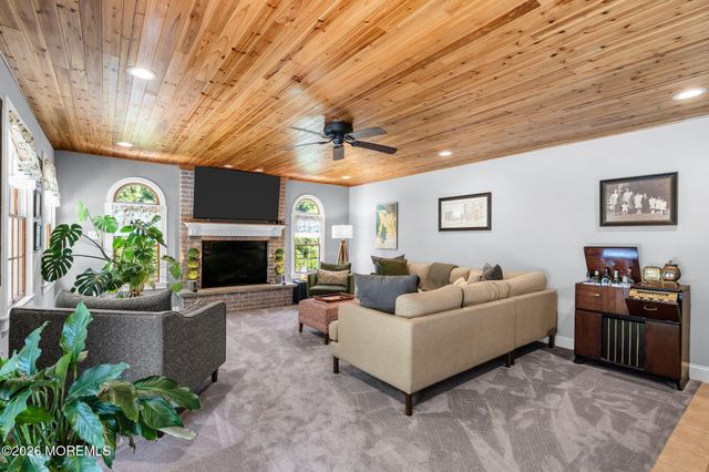 10 Yellowstone Lane, Howell, NJ 07731