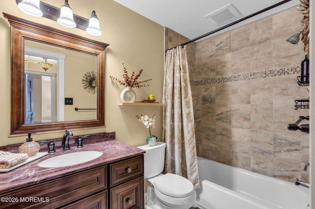 10 Yellowstone Lane, Howell, NJ 07731