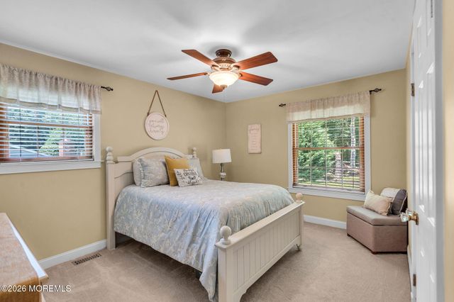 10 Yellowstone Lane, Howell, NJ 07731