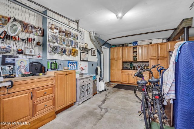 10 Yellowstone Lane, Howell, NJ 07731