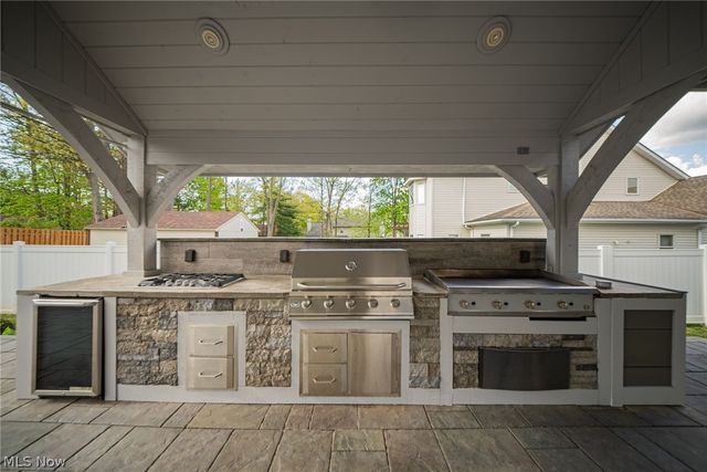 18964 Bears Paw Lane, Strongsville, OH 44136