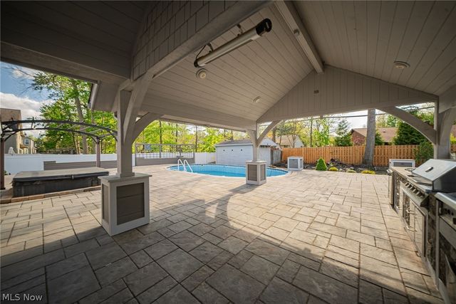 18964 Bears Paw Lane, Strongsville, OH 44136