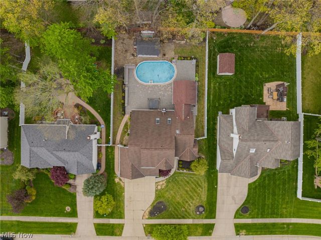 18964 Bears Paw Lane, Strongsville, OH 44136