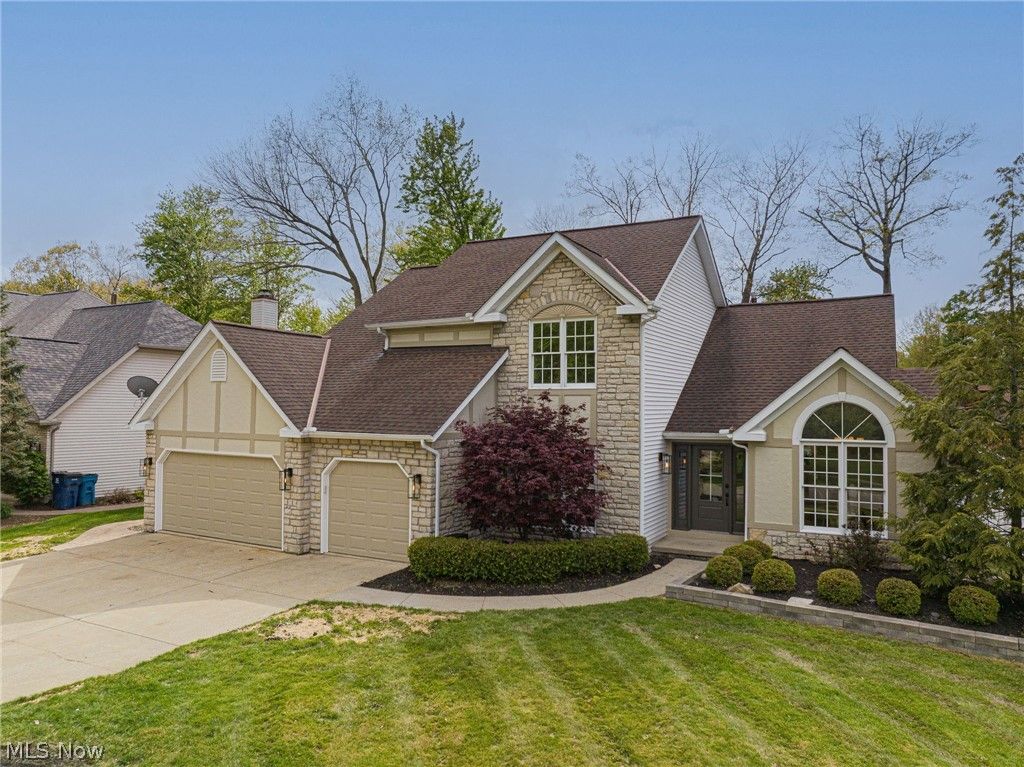 18964 Bears Paw Lane, Strongsville, OH 44136