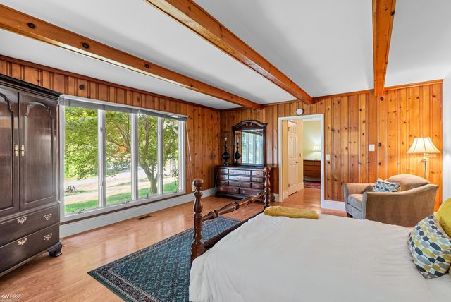 1061 Rose Center Road, Fenton, MI 48430
