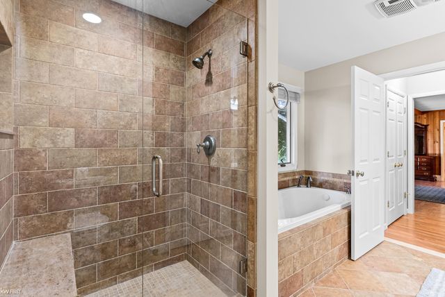 1061 Rose Center Road, Fenton, MI 48430