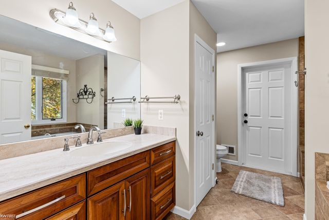 1061 Rose Center Road, Fenton, MI 48430