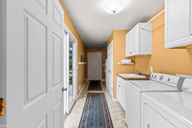 1061 Rose Center Road, Fenton, MI 48430