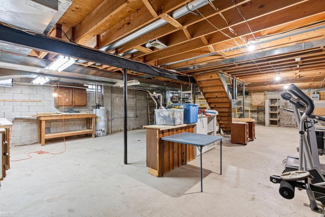 1061 Rose Center Road, Fenton, MI 48430
