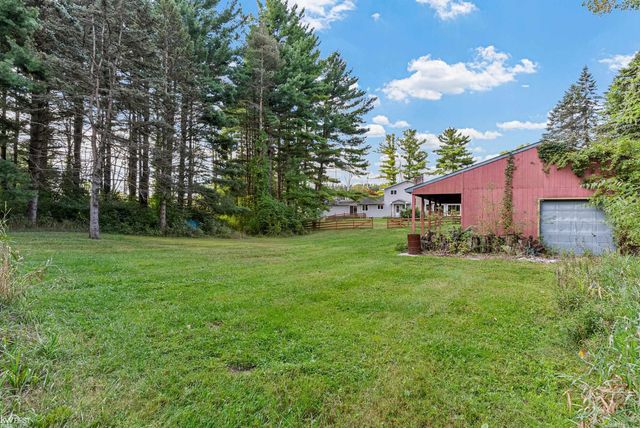 1061 Rose Center Road, Fenton, MI 48430