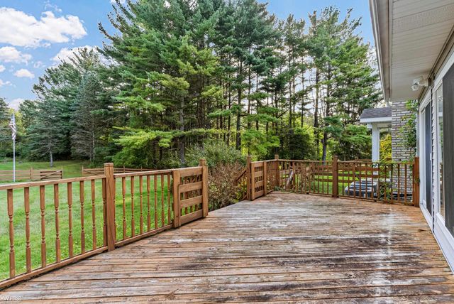 1061 Rose Center Road, Fenton, MI 48430