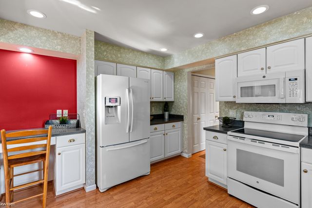 1061 Rose Center Road, Fenton, MI 48430