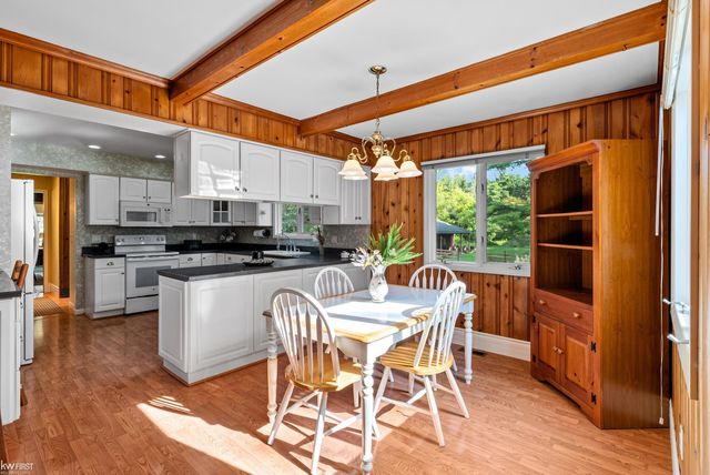 1061 Rose Center Road, Fenton, MI 48430
