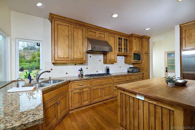 10790 Castle Heights Dr, Valley Center, CA 92082