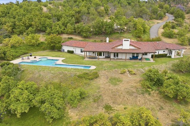 10790 Castle Heights Dr, Valley Center, CA 92082