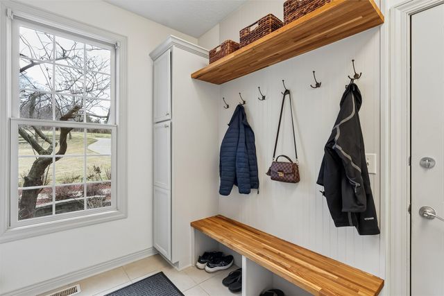 1820 SE Browns Woods Cove, West Des Moines, IA 50265