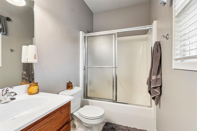 1820 SE Browns Woods Cove, West Des Moines, IA 50265