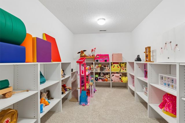 1820 SE Browns Woods Cove, West Des Moines, IA 50265