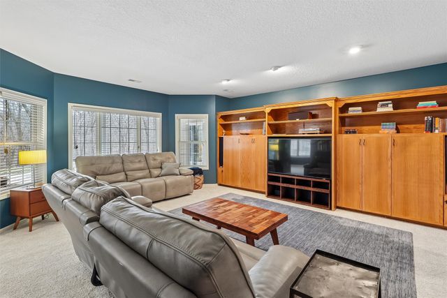 1820 SE Browns Woods Cove, West Des Moines, IA 50265