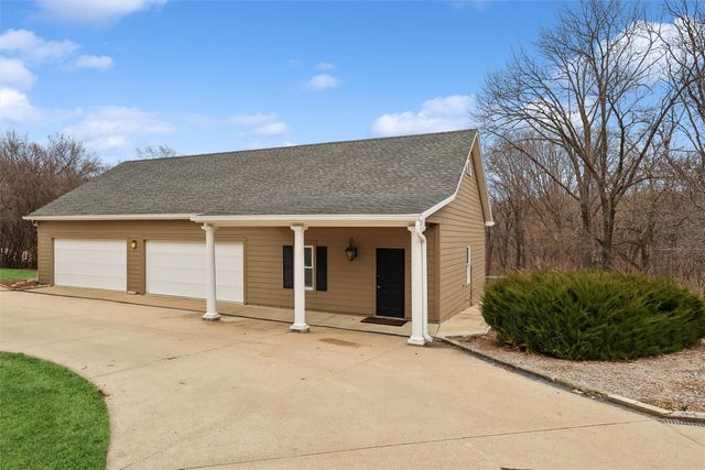 1820 SE Browns Woods Cove, West Des Moines, IA 50265