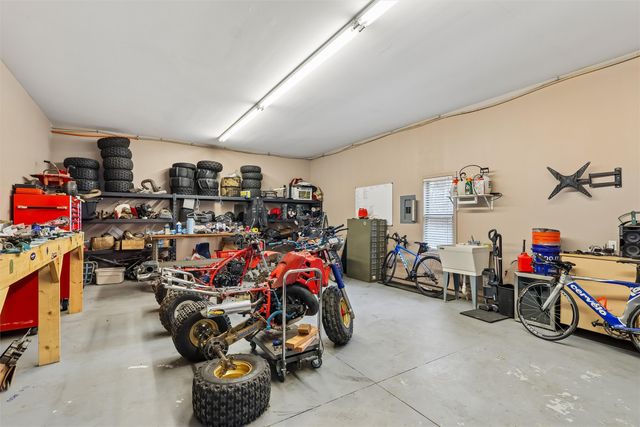 1820 SE Browns Woods Cove, West Des Moines, IA 50265