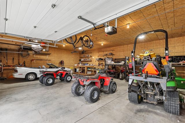 1820 SE Browns Woods Cove, West Des Moines, IA 50265