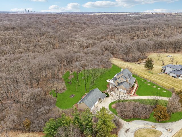 1820 SE Browns Woods Cove, West Des Moines, IA 50265