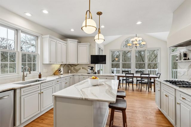 1820 SE Browns Woods Cove, West Des Moines, IA 50265