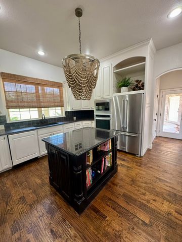570 S Sugartree Drive, Lipan, TX 76462