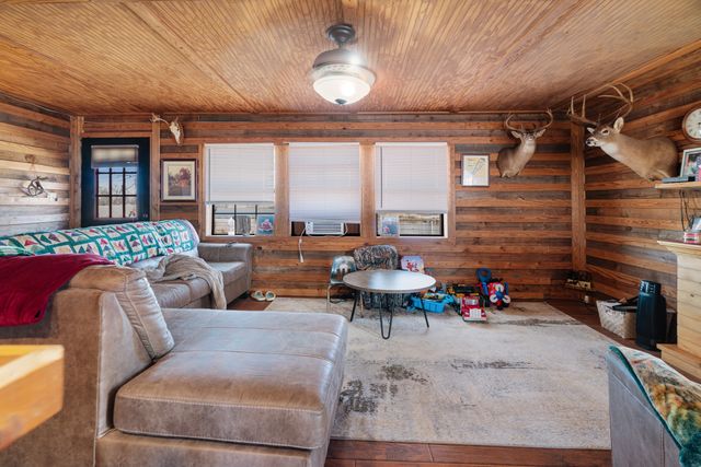 4060 CR 36220, Sumner, TX 75486