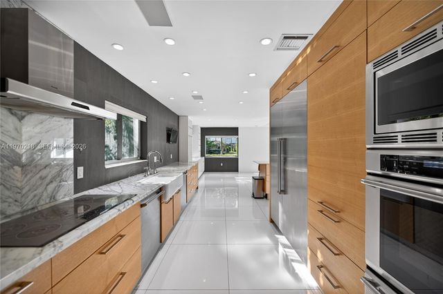 1000 N Shore Dr, Miami Beach, FL 33141