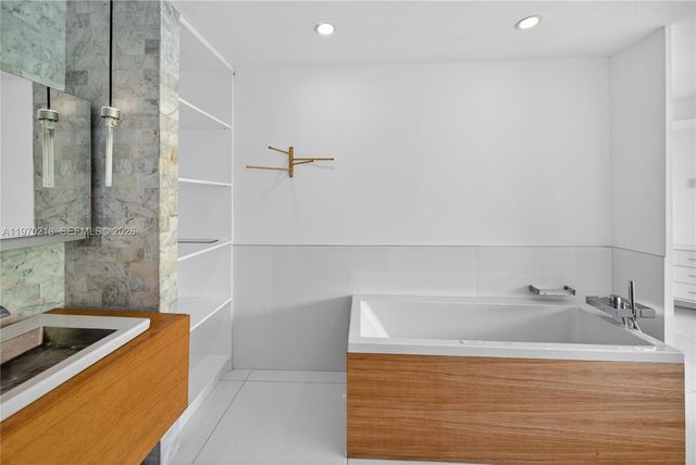 1000 N Shore Dr, Miami Beach, FL 33141