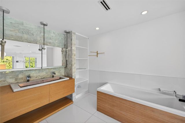 1000 N Shore Dr, Miami Beach, FL 33141