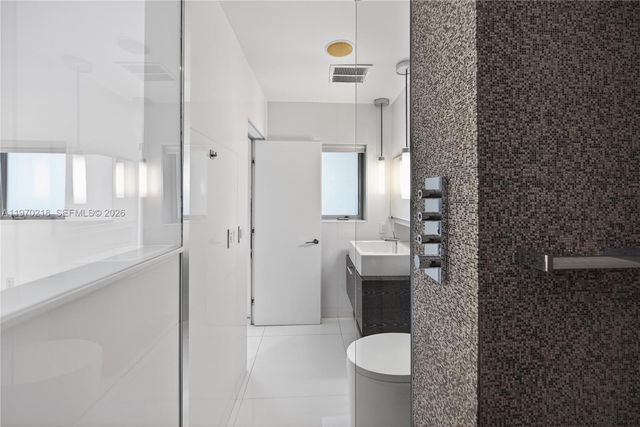 1000 N Shore Dr, Miami Beach, FL 33141