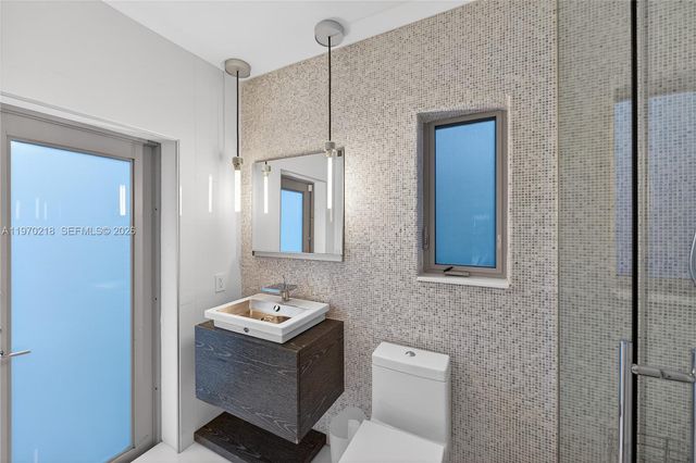 1000 N Shore Dr, Miami Beach, FL 33141