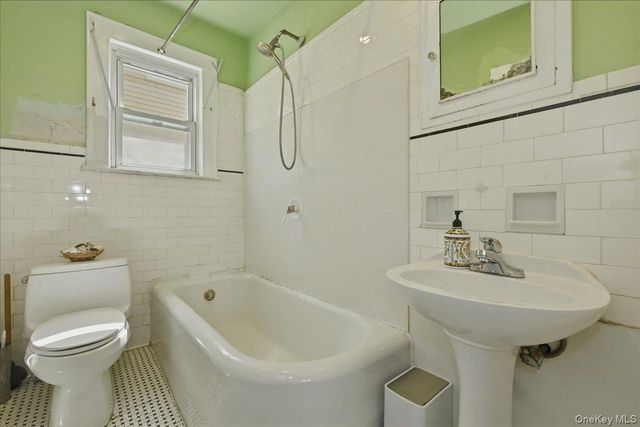 8 Foster Place, Hempstead, NY 11550
