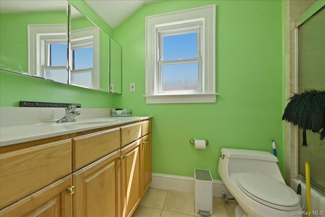 8 Foster Place, Hempstead, NY 11550