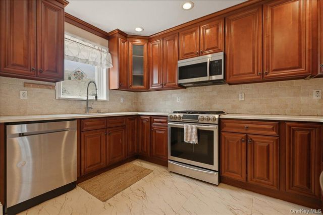 8 Foster Place, Hempstead, NY 11550