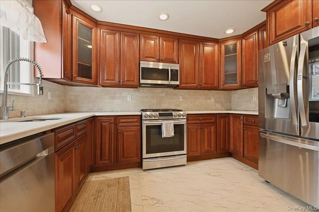 8 Foster Place, Hempstead, NY 11550