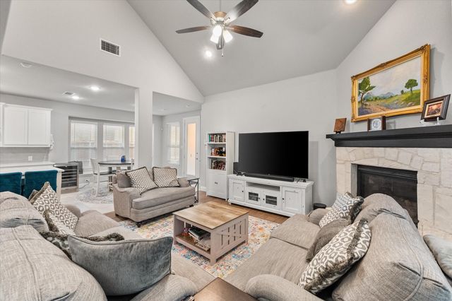 1519 Birds Fort Trail, Arlington, TX 76005